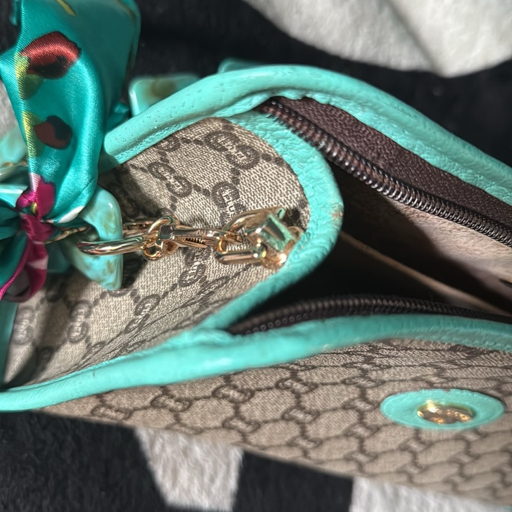 Gucci Beige and Teal Shoulder Bag - Picture 13 of 17